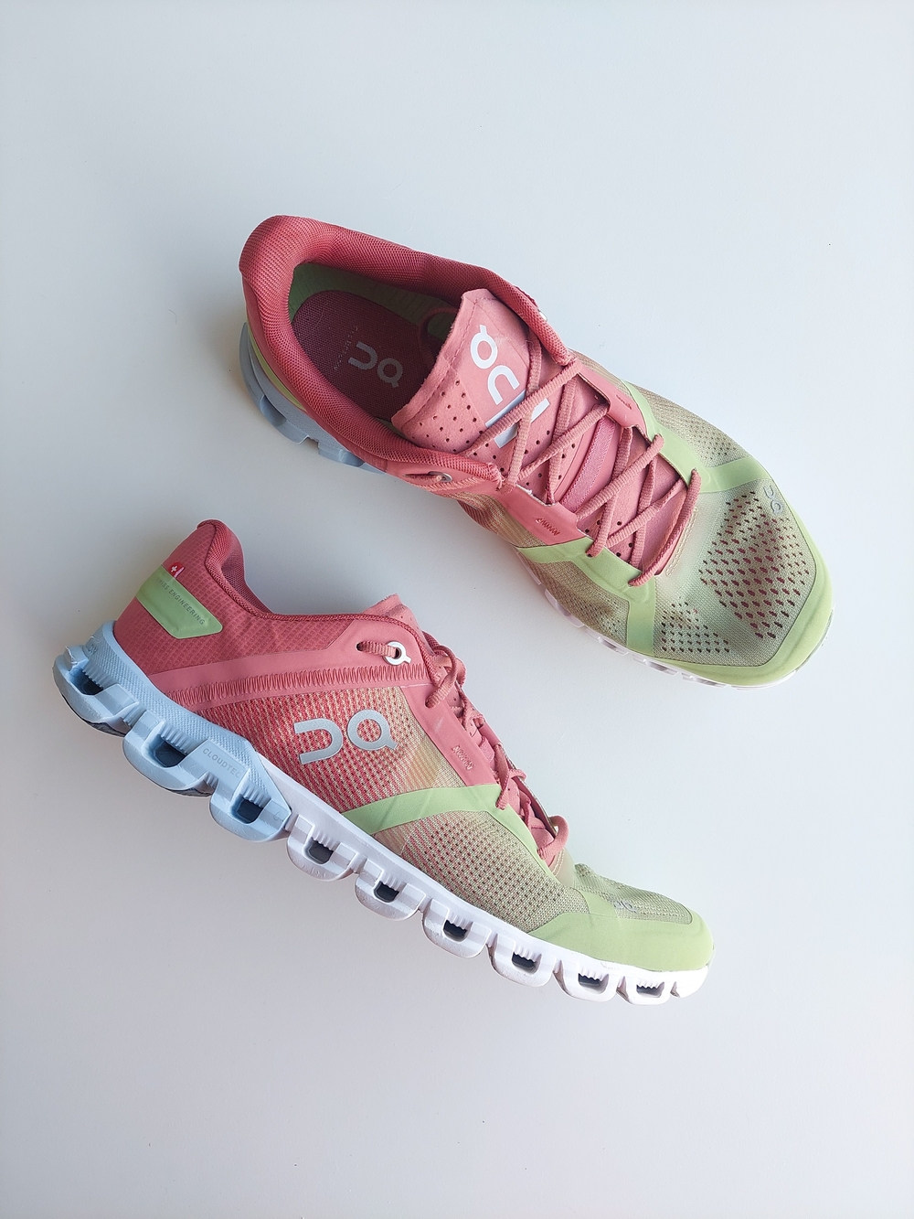 On Running Cloud Flow Women’s 9 Shoes Sneakers Runners
